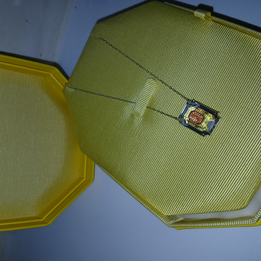 Elegant Swarovzki Pendant Necklace